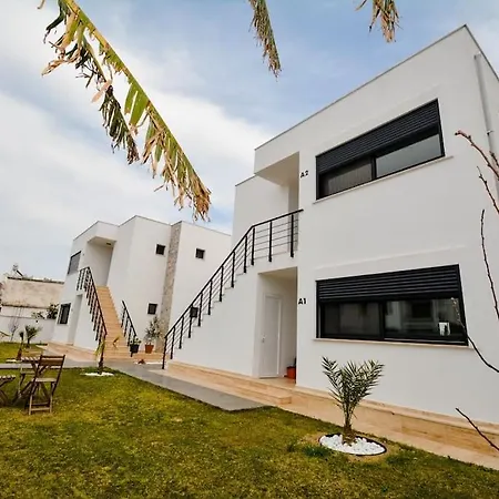 300m To 2 Bedroom Upstairs Flat With Pool B2 - Yeni Dunya 아파트