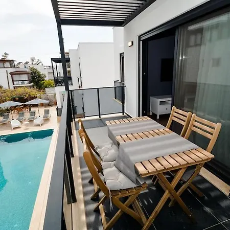 300m To 2 Bedroom Upstairs Flat With Pool B2 - Yeni Duenya