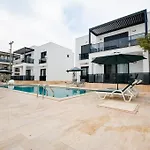 Lejlighed 300m To 2 Bedroom Upstairs Flat With Pool B2 - Yeni Dunya *