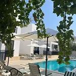 300m To 2 Bedroom Upstairs Flat With Pool B2 - Yeni Dunya Lejlighed *