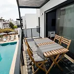 300m To 2 Bedroom Upstairs Flat With Pool B2 - Yeni Dunya