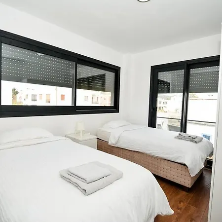 300m To 2 Bedroom Upstairs Flat With Pool - Yeni Duenya B2 * Αλικαρνασσός