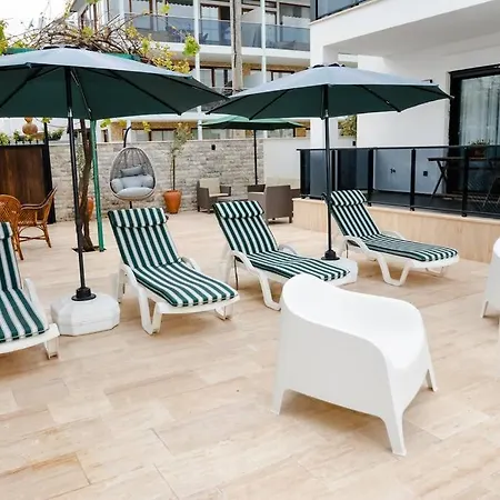 300m To 2 Bedroom Upstairs Flat With Pool B2 - Yeni Dunya Apartmán