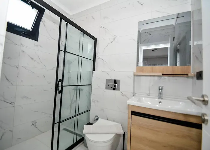 300m To 2 Bedroom Upstairs Flat With Pool B2 - Yeni Dunya *