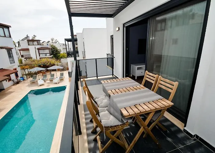 300m To 2 Bedroom Upstairs Flat With Pool B2 - Yeni Duenya