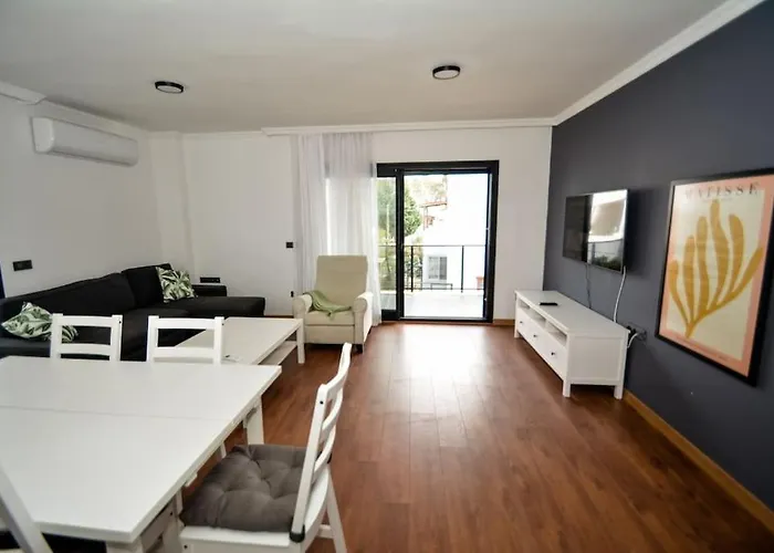 300m To 2 Bedroom Upstairs Flat With Pool B2 - Yeni Dunya Apartmán