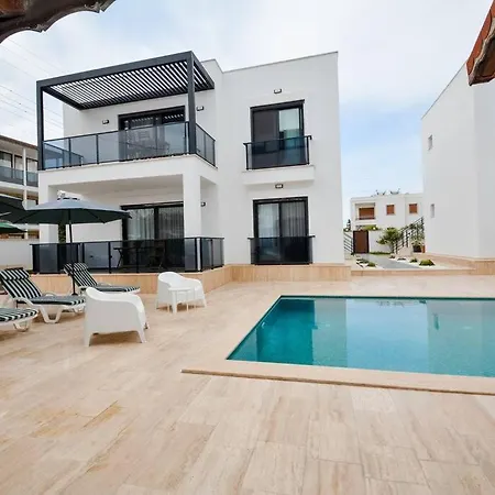 Apartmán 300m To 2 Bedroom Upstairs Flat With Pool B2 - Yeni Duenya *