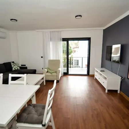 300m To 2 Bedroom Upstairs Flat With Pool B2 - Yeni Dunya Apartament