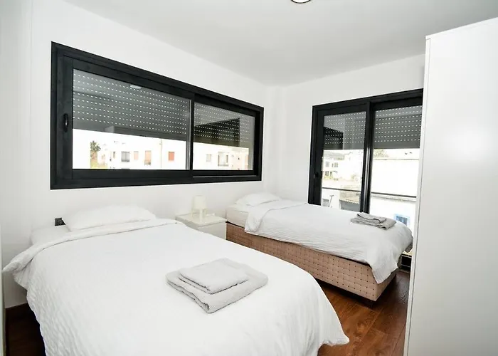 300m To 2 Bedroom Upstairs Flat With Pool B2 - Yeni Duenya * Bodrum