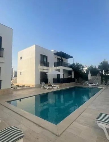 300m To 2 Bedroom Upstairs Flat With Pool B2 - Yeni Duenya *
